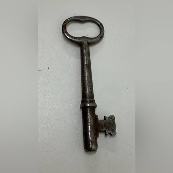 c. 1900 Antique Michigan Industrial Commercial Solid Barrel Skeleton Key - Picture 7 of 14